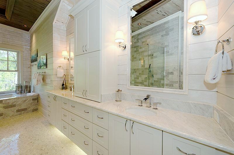 Master Bathroom: